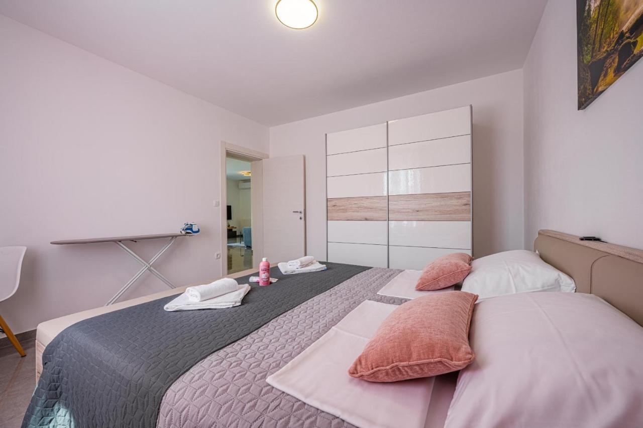 Domus Alba Apartments Pula Extérieur photo